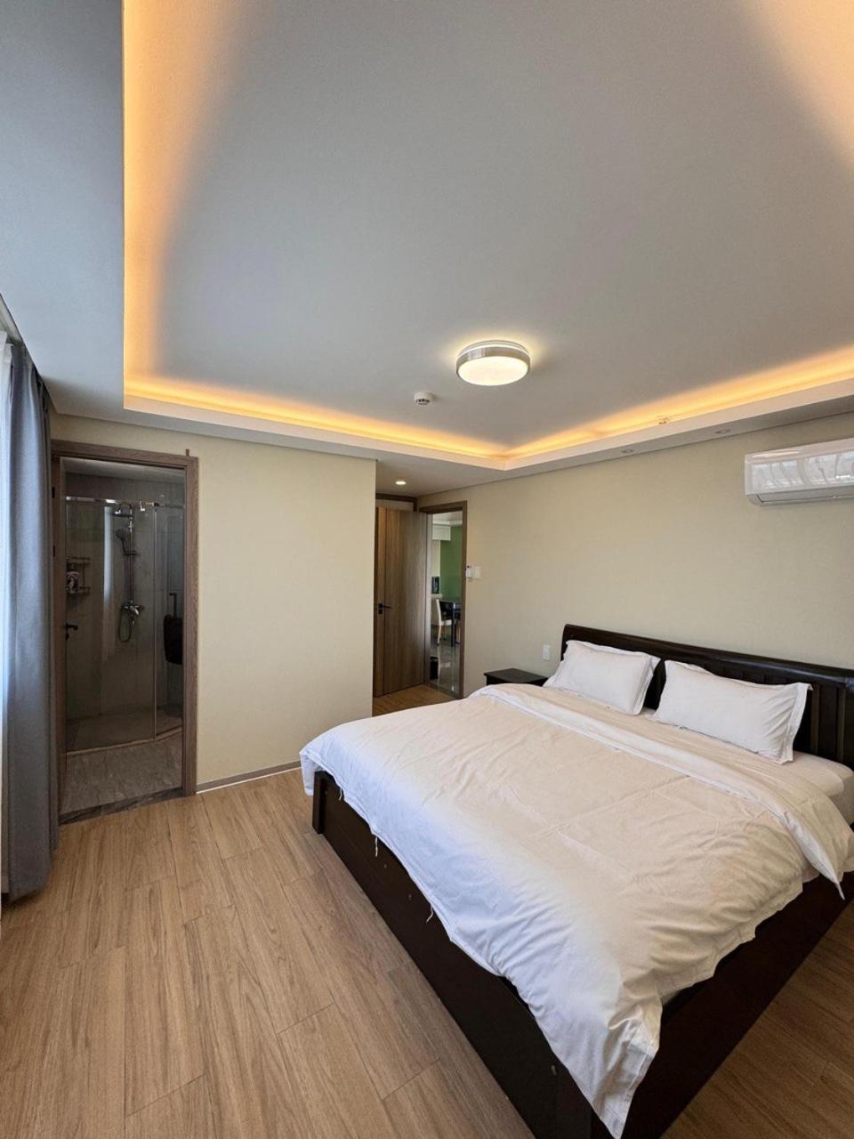 L Condotel Paranaque City
